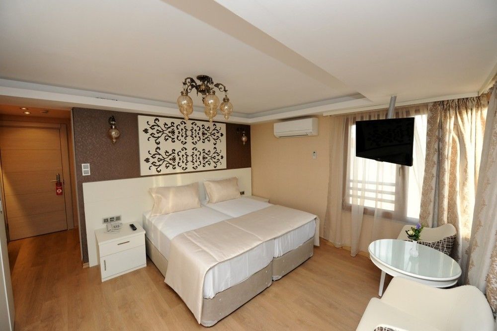 Rooms Inn Taxim Istanboel Buitenkant foto