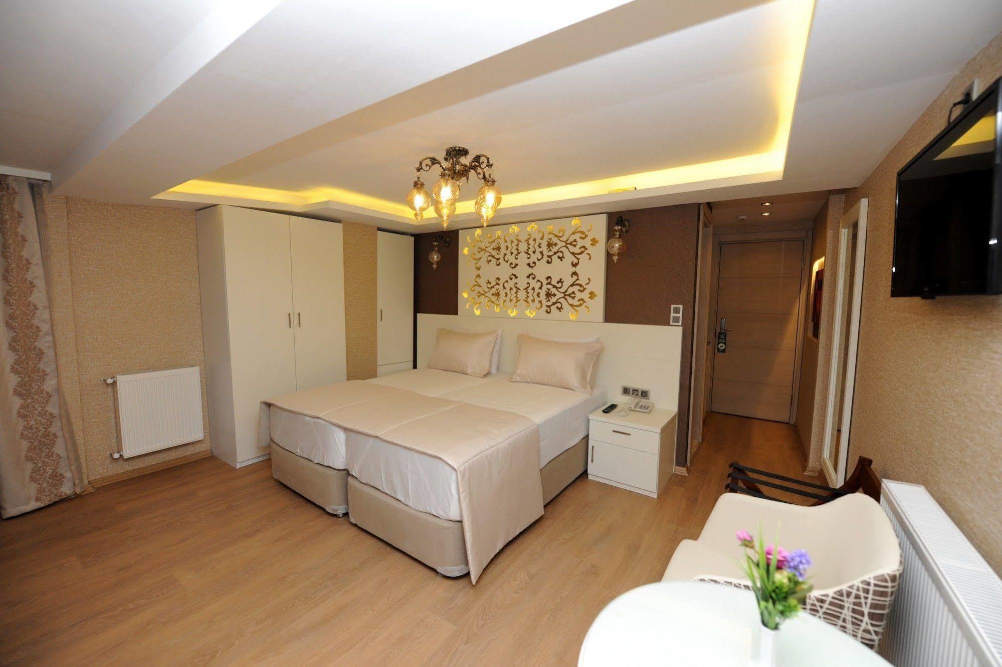 Rooms Inn Taxim Istanboel Buitenkant foto