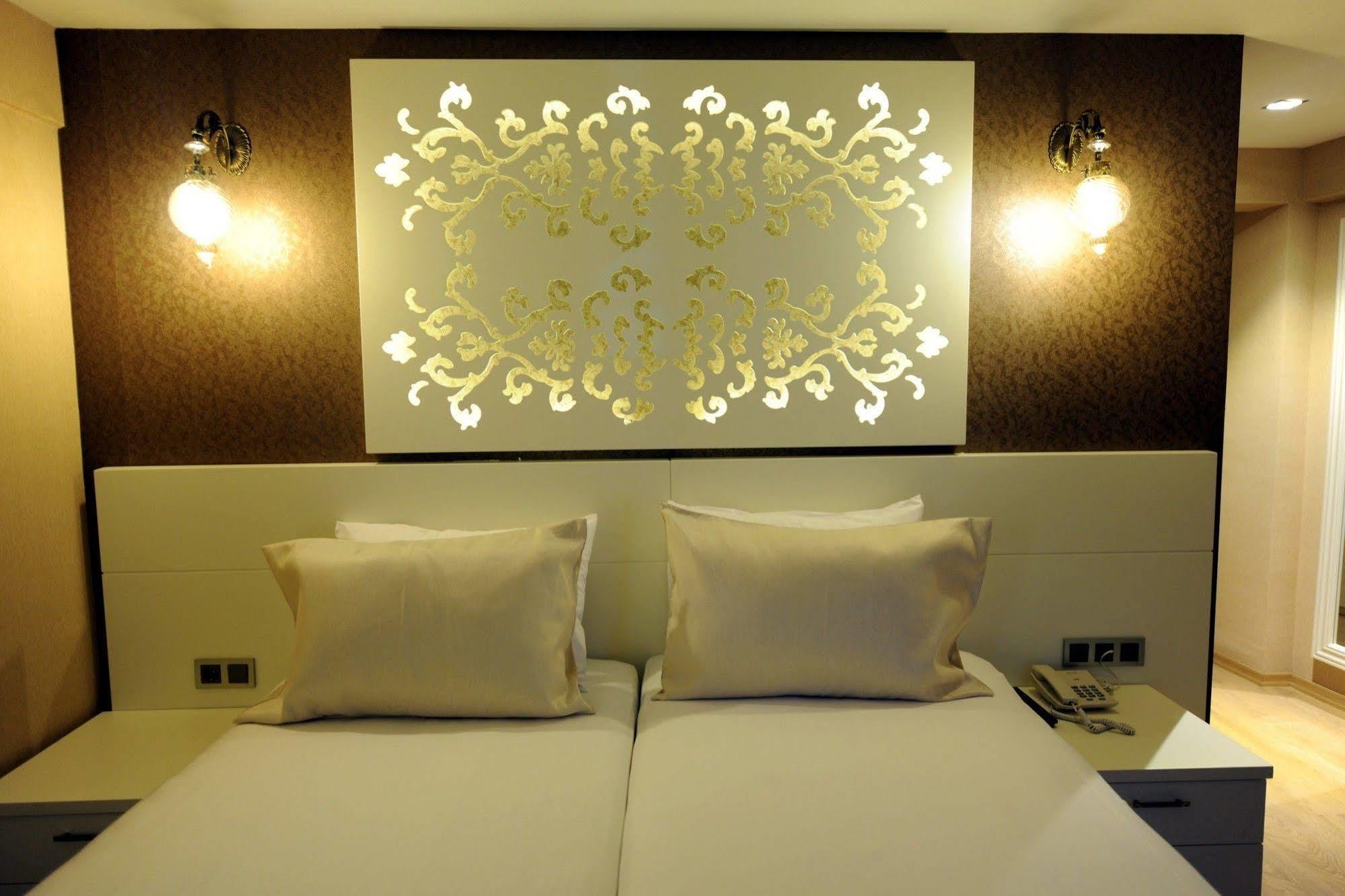 Rooms Inn Taxim Istanboel Buitenkant foto