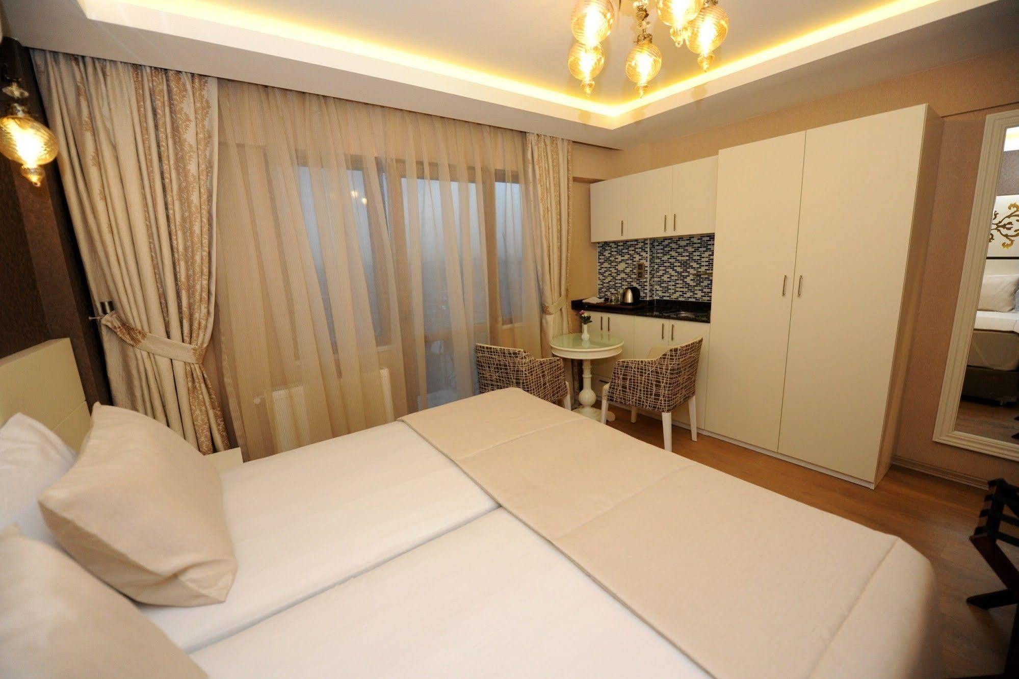 Rooms Inn Taxim Istanboel Buitenkant foto